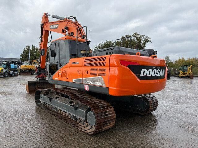 Doosan DX 255 LC-5, Rototilt,Div. Löffel,Greifer+Hammer - Lintekskavaator: pilt 3 Doosan DX 255 LC-5, Rototilt,Div. Löffel,Greifer+Hammer - Lintekskavaator: pilt 3