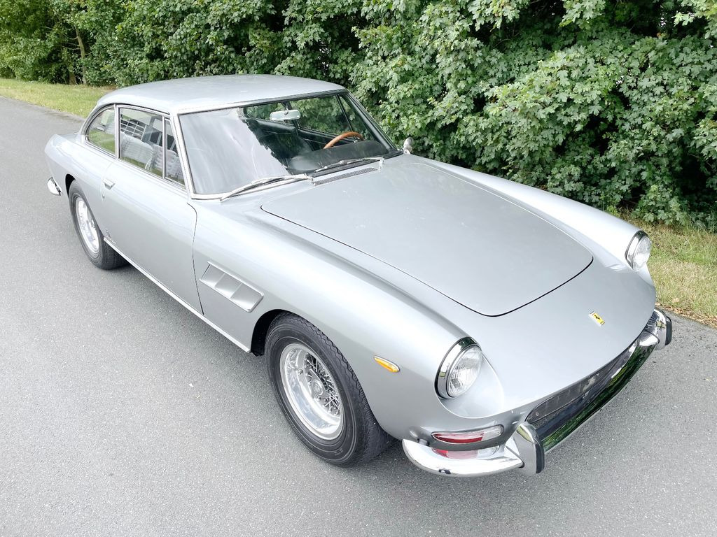 Ferrari 330 GT Coupe 2+2/TÜV neu/H-Zulassung - Auto: pilt 4 Ferrari 330 GT Coupe 2+2/TÜV neu/H-Zulassung - Auto: pilt 4