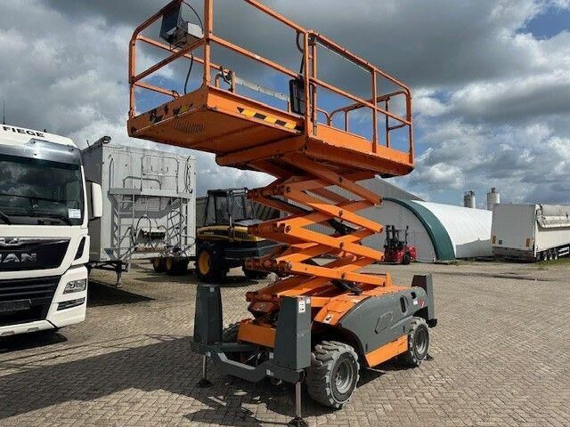 Haulotte Compact 12 DX, Geländegängig, Kubota, 12,15m - Käärlift: pilt 2 Haulotte Compact 12 DX, Geländegängig, Kubota, 12,15m - Käärlift: pilt 2