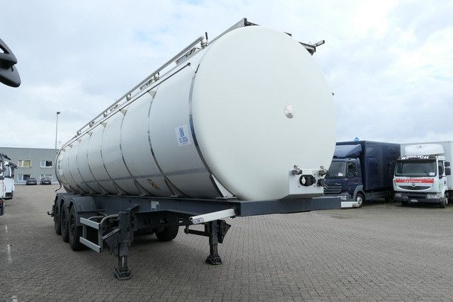 Menci SA 105, Isoliert, Tank aus 2017, 32m³, 5 Kammern - Tsistern poolhaagis: pilt 3 Menci SA 105, Isoliert, Tank aus 2017, 32m³, 5 Kammern - Tsistern poolhaagis: pilt 3
