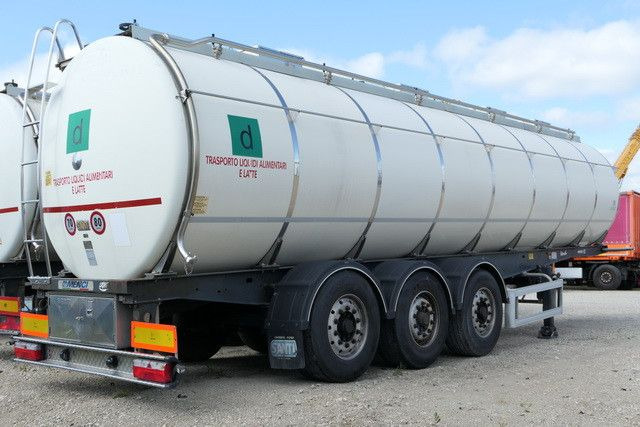 Menci SA 105, isoliert, 32m³, 4 Kammern, Alu-Felgen - Tsistern poolhaagis: pilt 3 Menci SA 105, isoliert, 32m³, 4 Kammern, Alu-Felgen - Tsistern poolhaagis: pilt 3