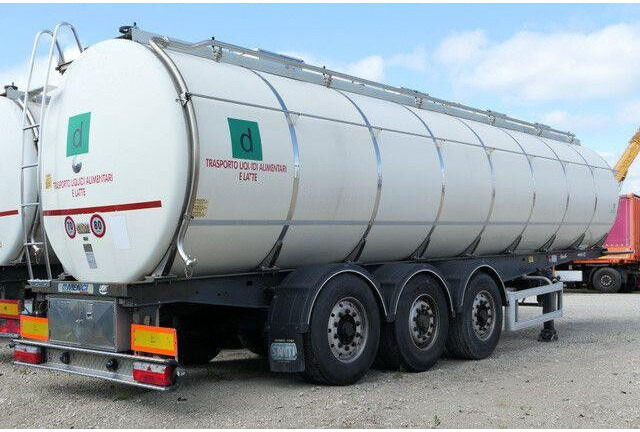 Menci SA 105, isoliert, 32m³, 4 Kammern, Alu-Felgen - Tsistern poolhaagis: pilt 3 Menci SA 105, isoliert, 32m³, 4 Kammern, Alu-Felgen - Tsistern poolhaagis: pilt 3