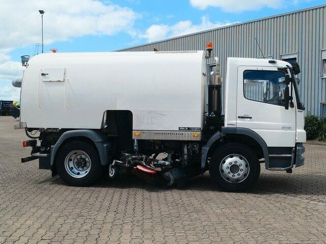 Mercedes-Benz 1518 LKO Atego 4x2, Kobit-Aufbau, 8m³,Wassertank - Tänavapühkimismasin: pilt 2 Mercedes-Benz 1518 LKO Atego 4x2, Kobit-Aufbau, 8m³,Wassertank - Tänavapühkimismasin: pilt 2