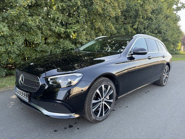 Mercedes-Benz E 300 de/AHK/Scheckheft/Winterräder - Universaal: pilt 1 Mercedes-Benz E 300 de/AHK/Scheckheft/Winterräder - Universaal: pilt 1
