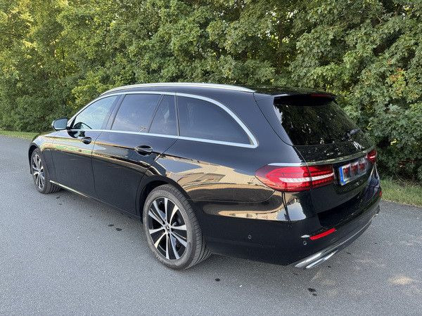 Mercedes-Benz E 300 de/AHK/Scheckheft/Winterräder - Universaal: pilt 2 Mercedes-Benz E 300 de/AHK/Scheckheft/Winterräder - Universaal: pilt 2