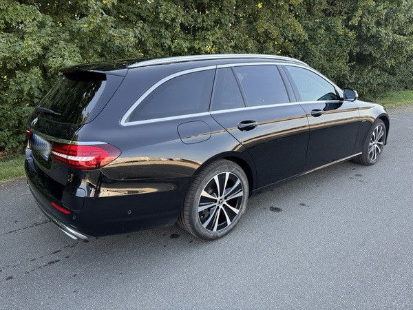 Mercedes-Benz E 300 de/AHK/Scheckheft/Winterräder - Universaal: pilt 4 Mercedes-Benz E 300 de/AHK/Scheckheft/Winterräder - Universaal: pilt 4