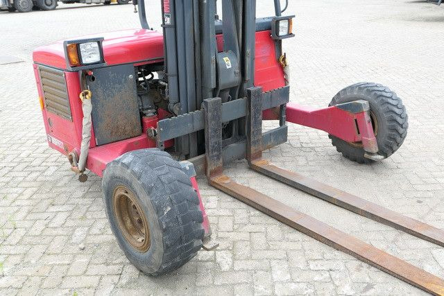 Moffett M4 25.3, Mitnahmestapler, 2.500kg, 3m Hubhöhe - Veoautol põhinev kahveltõstuk: pilt 4 Moffett M4 25.3, Mitnahmestapler, 2.500kg, 3m Hubhöhe - Veoautol põhinev kahveltõstuk: pilt 4
