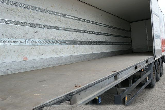 Schmitz Cargobull SKO 24, Faltwand, Seitentüren,Isoliert,Luft-Lift - Furgoonpoolhaagis: pilt 3 Schmitz Cargobull SKO 24, Faltwand, Seitentüren,Isoliert,Luft-Lift - Furgoonpoolhaagis: pilt 3