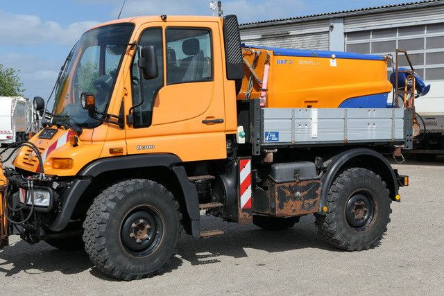 Unimog U 300 4x4, Schmidt, Streuer, Schild, Klima,27tkm - Tarbesõiduk: pilt 2 Unimog U 300 4x4, Schmidt, Streuer, Schild, Klima,27tkm - Tarbesõiduk: pilt 2