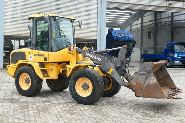 Volvo L30G, 4+1 Schaufel, Palettengabel, Hydr. S.W.S. - Rataslaadur: pilt 2 Volvo L30G, 4+1 Schaufel, Palettengabel, Hydr. S.W.S. - Rataslaadur: pilt 2
