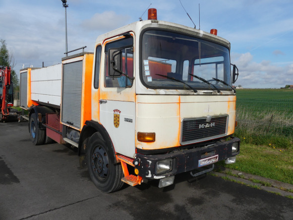 Camion de pompier MAN 12F (1984-285.497 km) - Tuletõrjeauto: pilt 2 Camion de pompier MAN 12F (1984-285.497 km) - Tuletõrjeauto: pilt 2