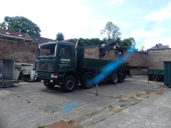 Camion plateau ridelle avec grue auxiliaire Volvo F12 (1994-64.040 km-VIN:YV2H5A7G6RA225775) - Madelveok/ Platvormveok, Kraanaga veoauto: pilt 1 Camion plateau ridelle avec grue auxiliaire Volvo F12 (1994-64.040 km-VIN:YV2H5A7G6RA225775) - Madelveok/ Platvormveok, Kraanaga veoauto: pilt 1