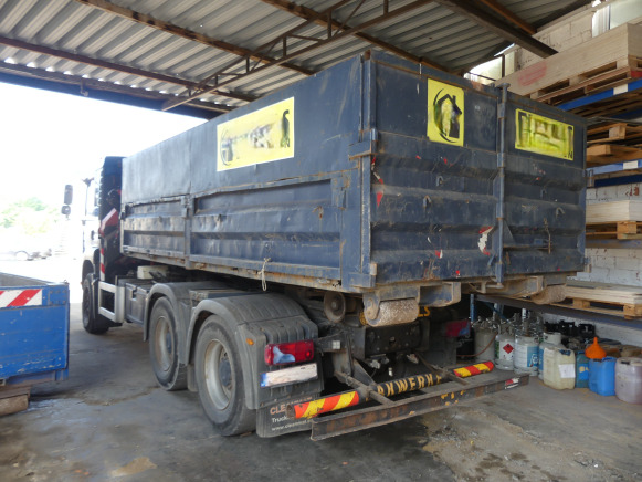 Camion porte container avec grue MAN TGA MH 26 FD (2005-455.395 km)(WMAH09ZZ96M427264) - Konteinerveduk/ Tõstukiga veoauto: pilt 3 Camion porte container avec grue MAN TGA MH 26 FD (2005-455.395 km)(WMAH09ZZ96M427264) - Konteinerveduk/ Tõstukiga veoauto: pilt 3
