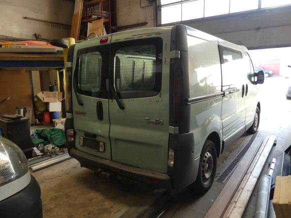 Camionnette Renault TRAFFIC (2003-411.053 km-VIN:VF1FLACA63V180319) - Auto: pilt 4 Camionnette Renault TRAFFIC (2003-411.053 km-VIN:VF1FLACA63V180319) - Auto: pilt 4