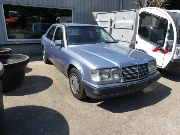 Mercedes-Benz 230 de collection (1996-194.552 km) - Auto: pilt 2 Mercedes-Benz 230 de collection (1996-194.552 km) - Auto: pilt 2