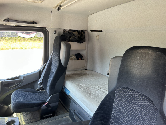 Tracteur routier 4x2 Mercedes Arocs 1845 LS (2014 - 699.681 km) - Muu seadmestik: pilt 5 Tracteur routier 4x2 Mercedes Arocs 1845 LS (2014 - 699.681 km) - Muu seadmestik: pilt 5