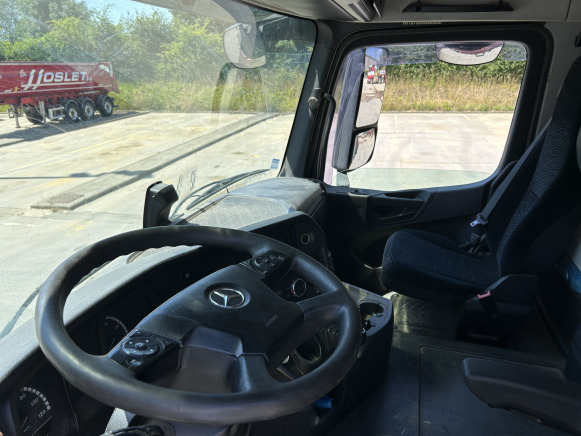 Tracteur routier 4x2 Mercedes Arocs 1845 LS (2014 - 699.681 km) - Muu seadmestik: pilt 4 Tracteur routier 4x2 Mercedes Arocs 1845 LS (2014 - 699.681 km) - Muu seadmestik: pilt 4