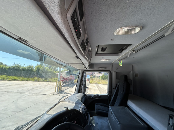 Tracteur routier 4x4 Mercedes Actros 2046 AS (2013 - 648.117 km) - Muu seadmestik: pilt 5 Tracteur routier 4x4 Mercedes Actros 2046 AS (2013 - 648.117 km) - Muu seadmestik: pilt 5
