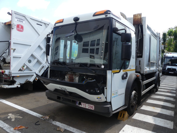 REF:1434 - Camion poubelle (pour pièces) Renault Access (2013-204.150 km) - Prügiauto: pilt 1 REF:1434 - Camion poubelle (pour pièces) Renault Access (2013-204.150 km) - Prügiauto: pilt 1