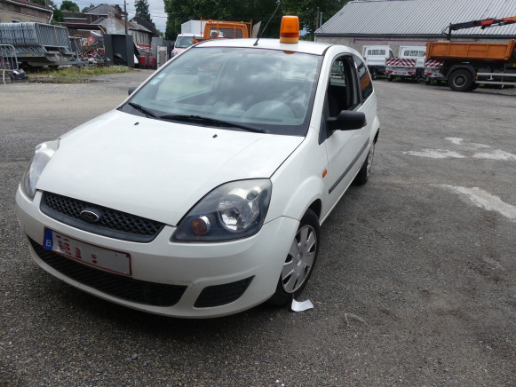 REF:TRE614 - Voiture Utilitaire Ford FIESTA TDCI (2005-101.699 km) - Auto: pilt 1 REF:TRE614 - Voiture Utilitaire Ford FIESTA TDCI (2005-101.699 km) - Auto: pilt 1