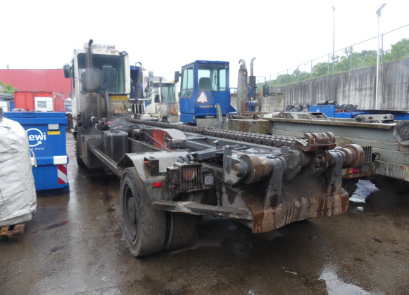 REF:TVD-80-D - Camion porte container à chaine Terberg YT222 - Konteinerveduk/ Tõstukiga veoauto: pilt 4 REF:TVD-80-D - Camion porte container à chaine Terberg YT222 - Konteinerveduk/ Tõstukiga veoauto: pilt 4