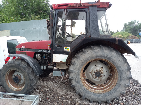 Tracteur Case International 4240XLA - Traktor: pilt 3 Tracteur Case International 4240XLA - Traktor: pilt 3