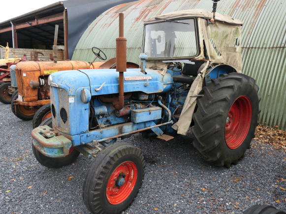 Tracteur agricole + treuil Ford Super Major - Traktor: pilt 1 Tracteur agricole + treuil Ford Super Major - Traktor: pilt 1