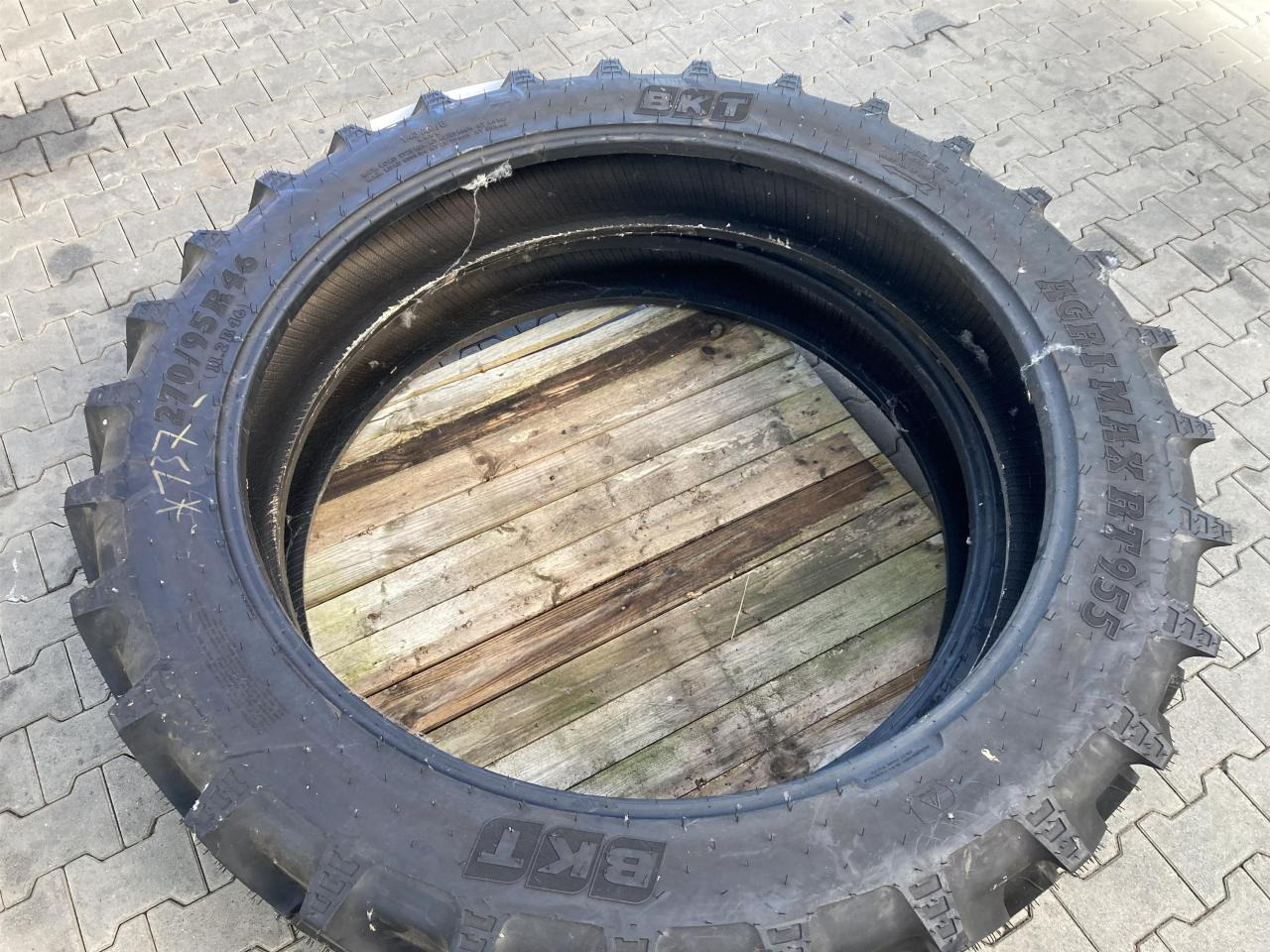 BKT 270/95R46 - Rehv - Põllutööseade: pilt 2 BKT 270/95R46 - Rehv - Põllutööseade: pilt 2