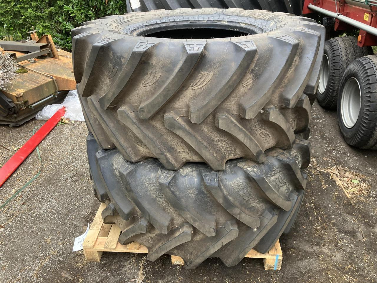 BKT 600/65R28 - Rehv - Põllutööseade: pilt 1 BKT 600/65R28 - Rehv - Põllutööseade: pilt 1