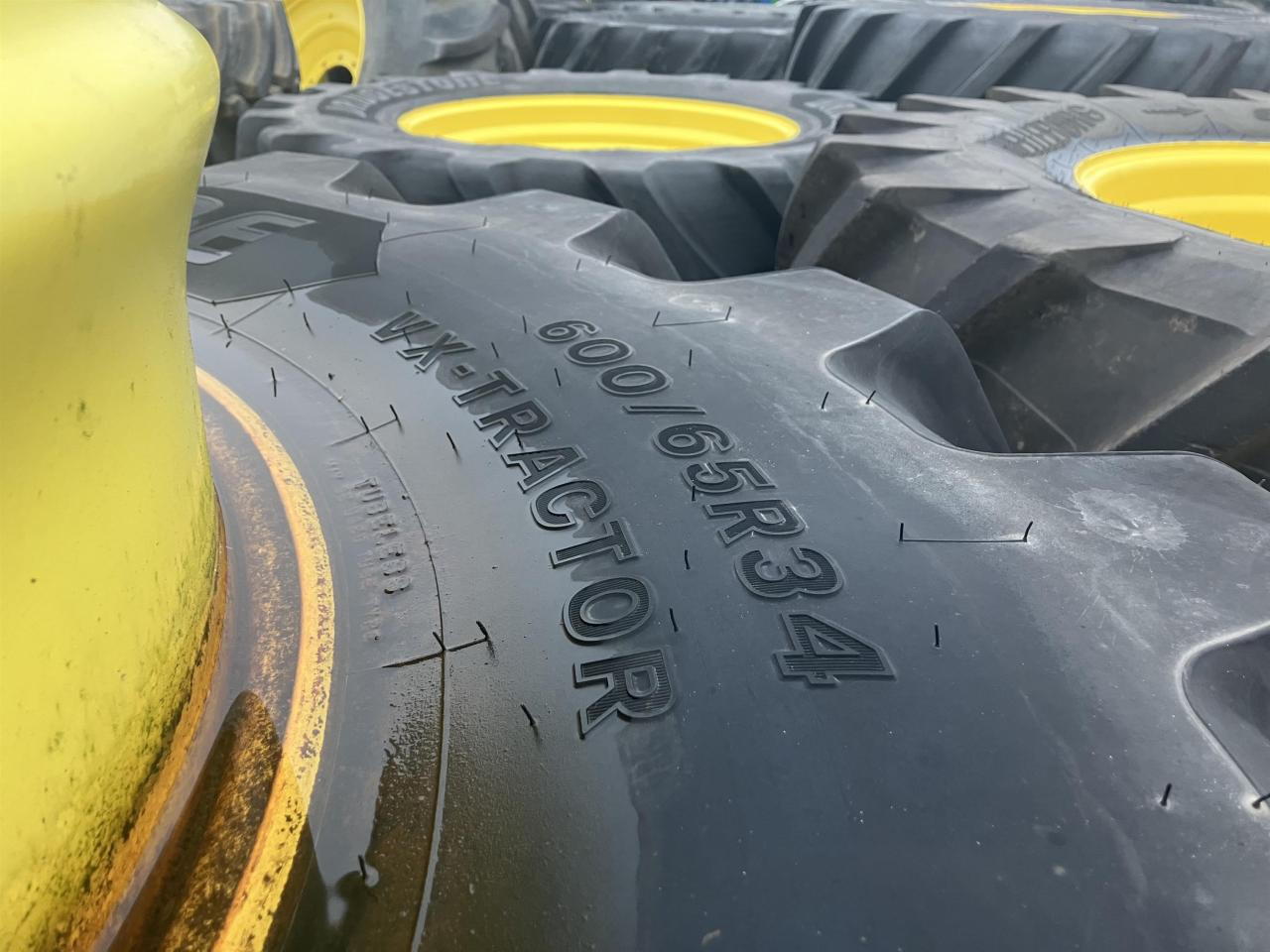 Bridgestone 600/65R34 - Rehv - Põllutööseade: pilt 4 Bridgestone 600/65R34 - Rehv - Põllutööseade: pilt 4