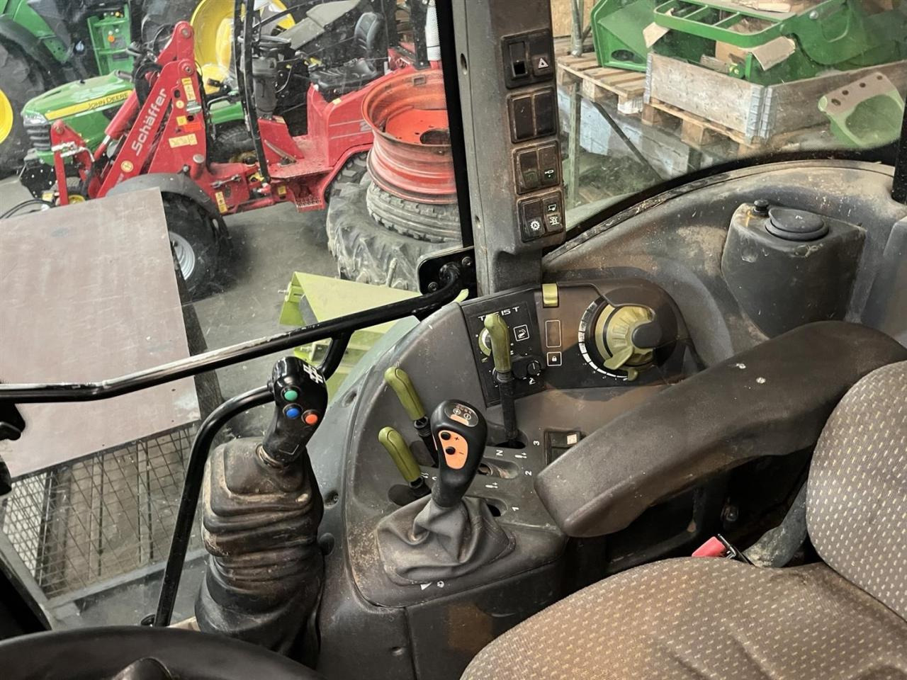 CLAAS Arion 420 - Traktor: pilt 5 CLAAS Arion 420 - Traktor: pilt 5