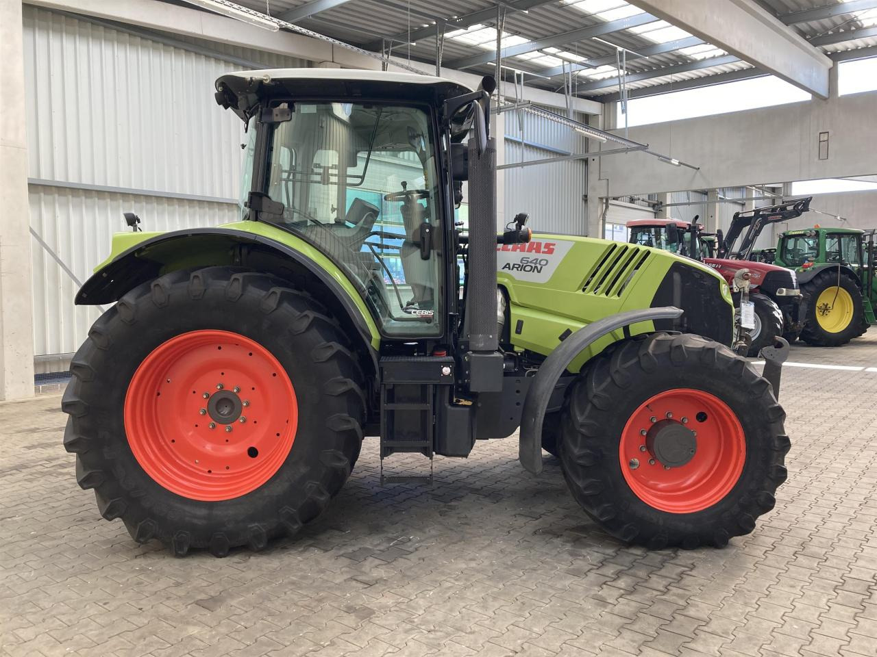 CLAAS Arion 640 - Traktor: pilt 5 CLAAS Arion 640 - Traktor: pilt 5