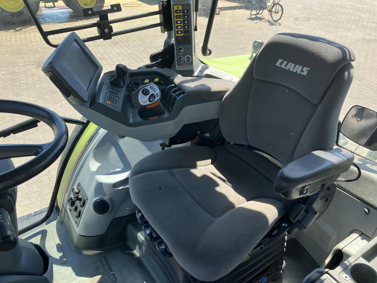 CLAAS Arion 640 - Traktor: pilt 5 CLAAS Arion 640 - Traktor: pilt 5