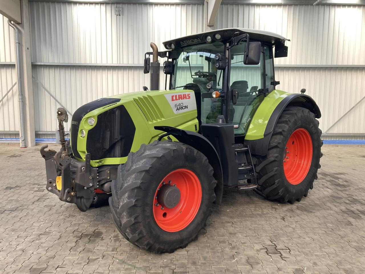 CLAAS Arion 640 - Traktor: pilt 1 CLAAS Arion 640 - Traktor: pilt 1