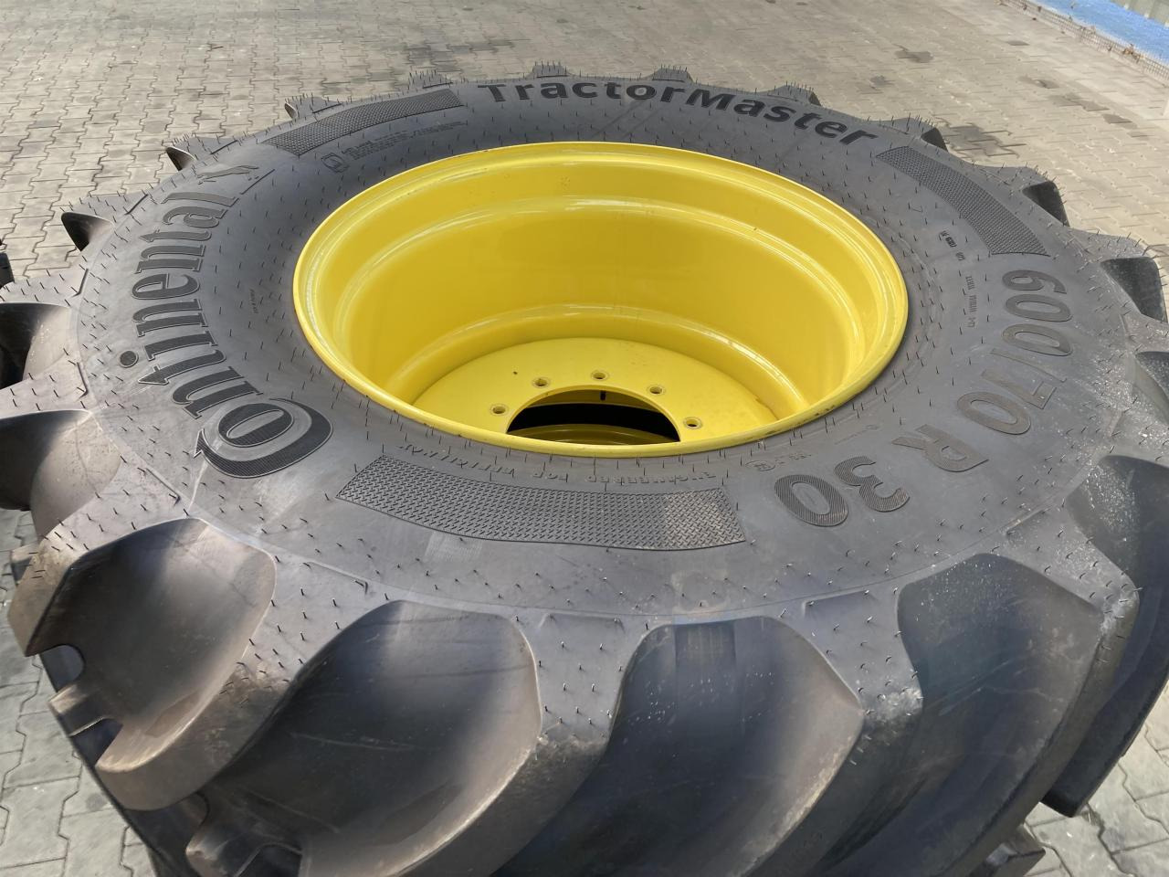 Continental 600/70R30 - Rehv - Põllutööseade: pilt 3 Continental 600/70R30 - Rehv - Põllutööseade: pilt 3