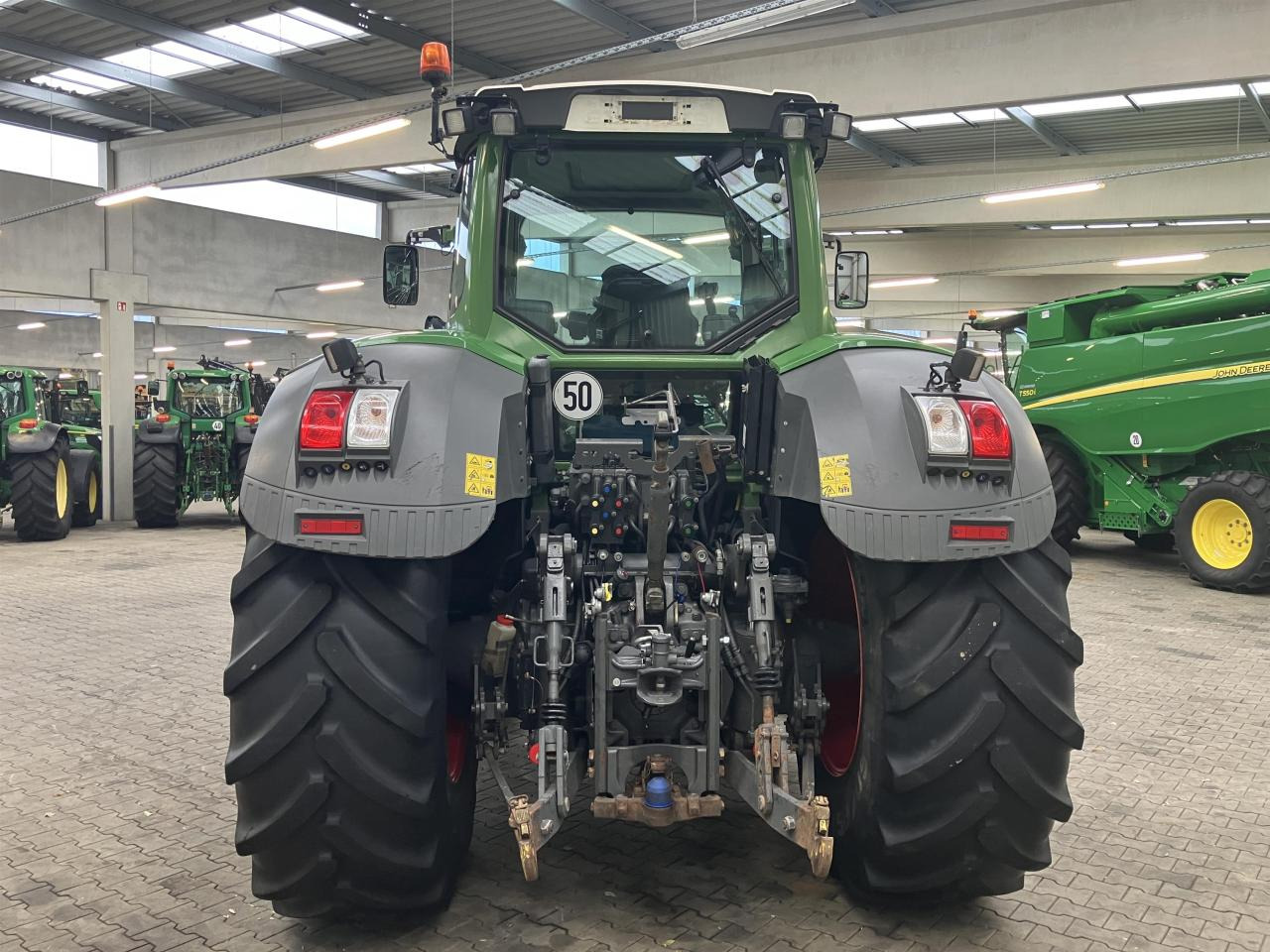 Fendt 826 Vario ProfiPlus - Traktor: pilt 5 Fendt 826 Vario ProfiPlus - Traktor: pilt 5