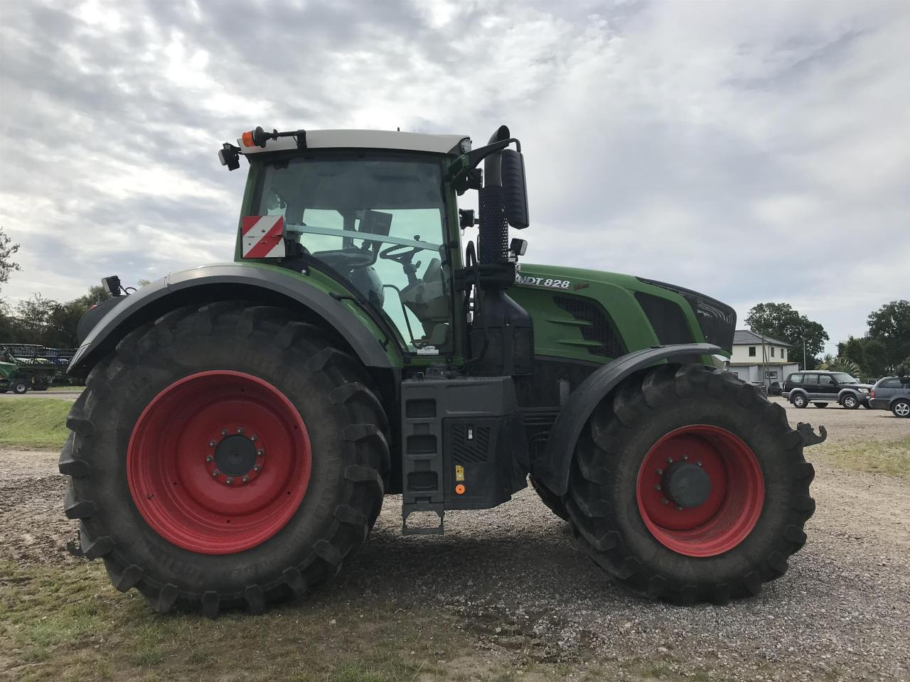 Fendt 828 Vario Profi Plus - Traktor: pilt 2 Fendt 828 Vario Profi Plus - Traktor: pilt 2