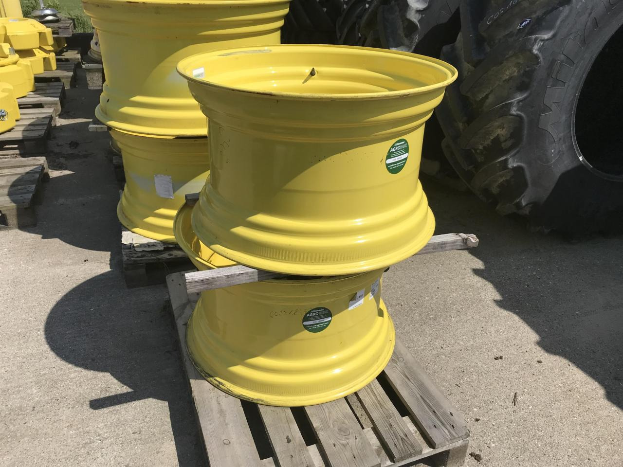 John Deere 18x30 - Rehv - Põllutööseade: pilt 1 John Deere 18x30 - Rehv - Põllutööseade: pilt 1