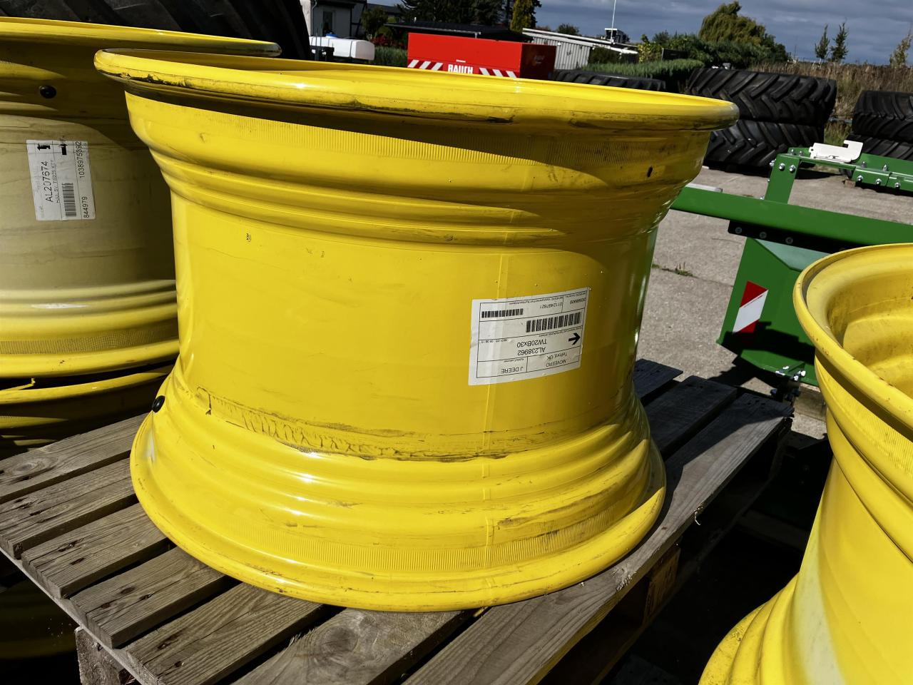John Deere 20x30 - Rehv - Põllutööseade: pilt 1 John Deere 20x30 - Rehv - Põllutööseade: pilt 1