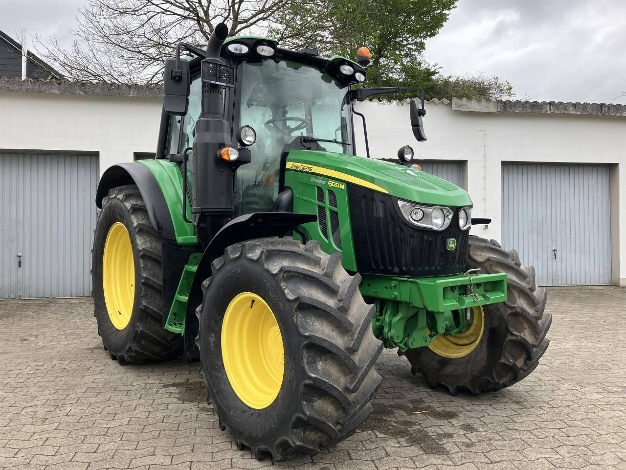 John Deere 6120M - Traktor: pilt 1 John Deere 6120M - Traktor: pilt 1