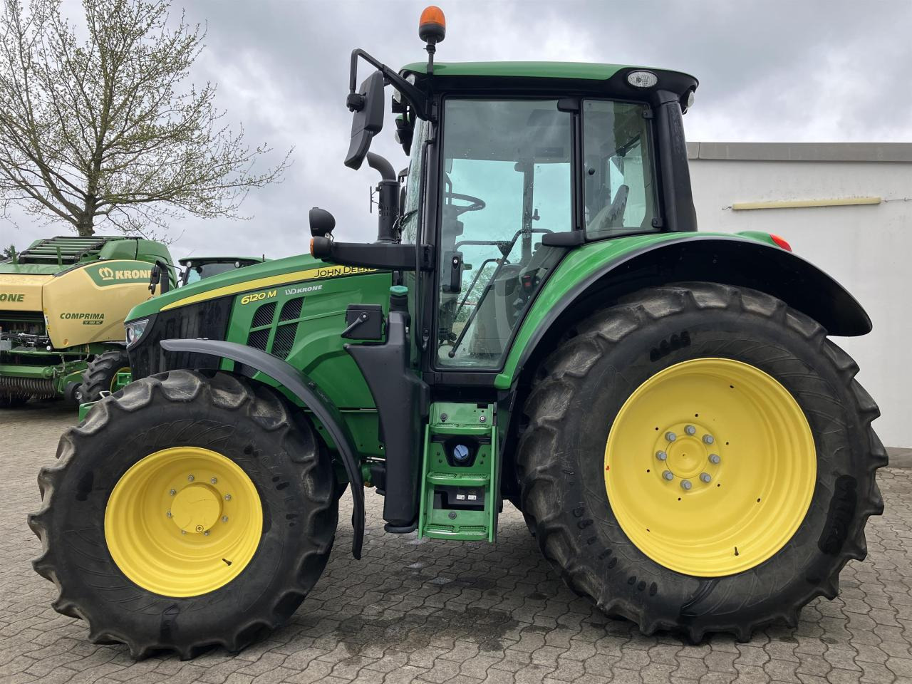John Deere 6120M - Traktor: pilt 3 John Deere 6120M - Traktor: pilt 3