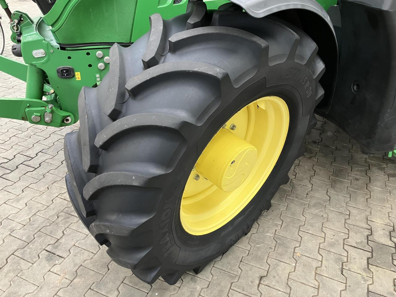 John Deere 6145R - Traktor: pilt 2 John Deere 6145R - Traktor: pilt 2