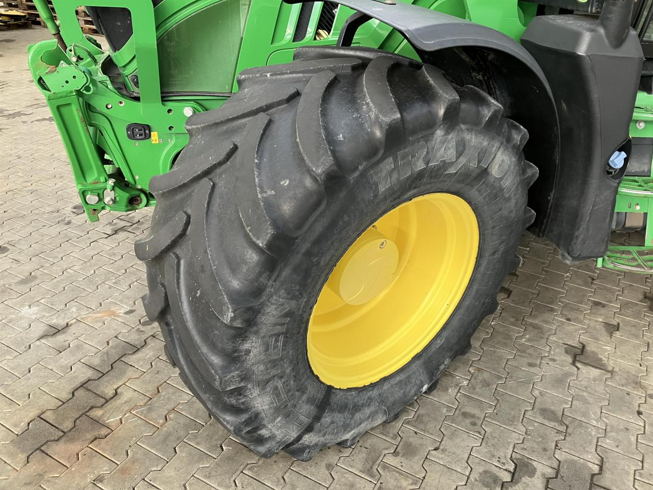 John Deere 6155R - Traktor: pilt 2 John Deere 6155R - Traktor: pilt 2