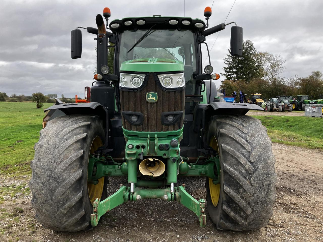 John Deere 6215R - Traktor: pilt 3 John Deere 6215R - Traktor: pilt 3