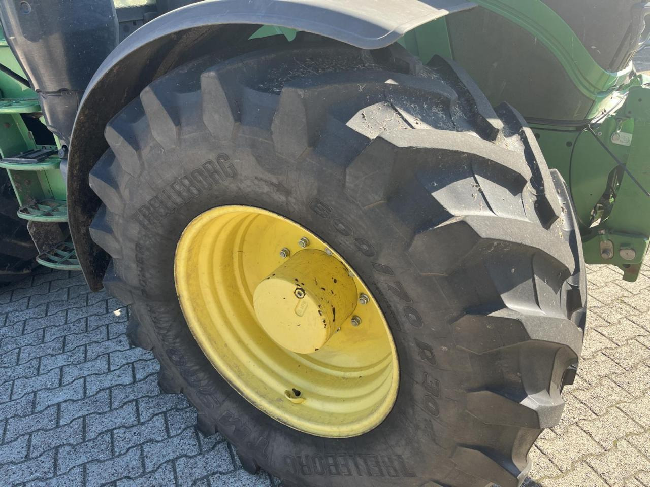 John Deere 6215R - Traktor: pilt 3 John Deere 6215R - Traktor: pilt 3