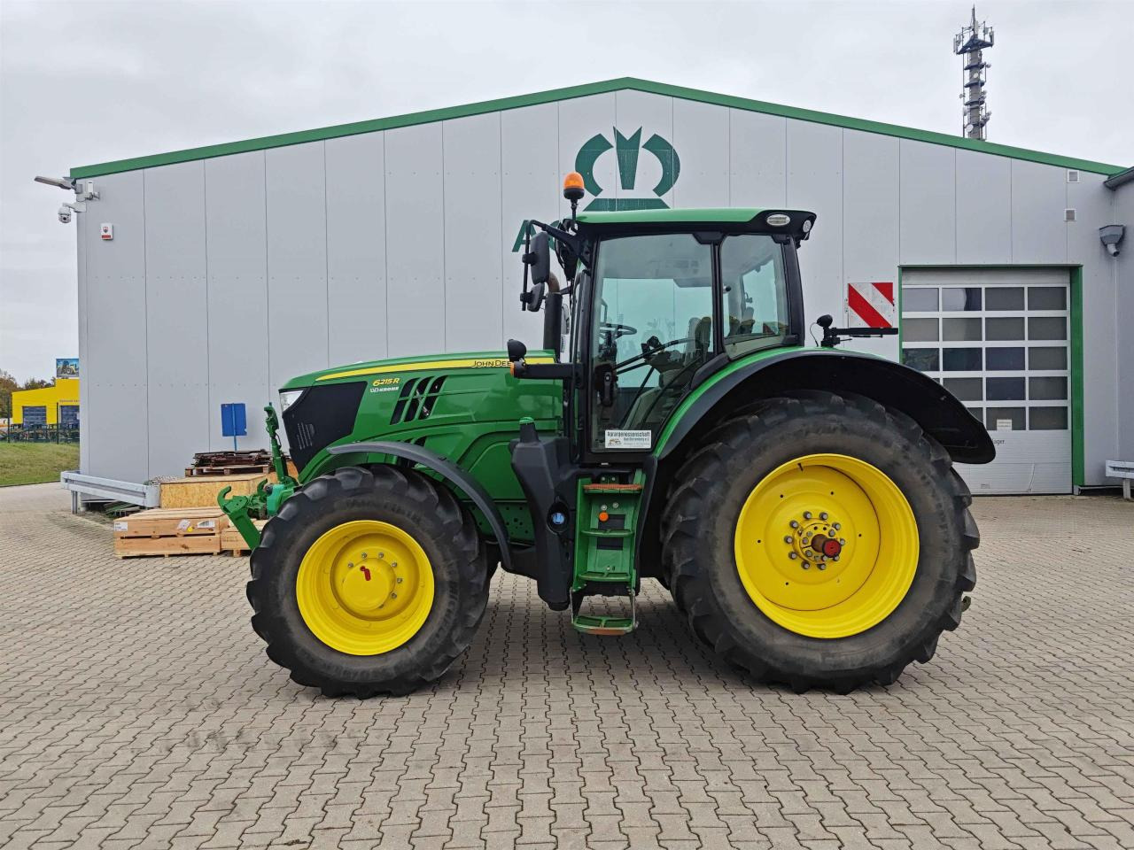 John Deere 6215R - Traktor: pilt 2 John Deere 6215R - Traktor: pilt 2