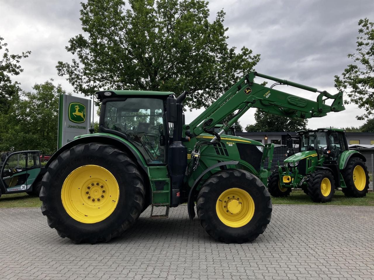 John Deere 6215R - Traktor: pilt 2 John Deere 6215R - Traktor: pilt 2