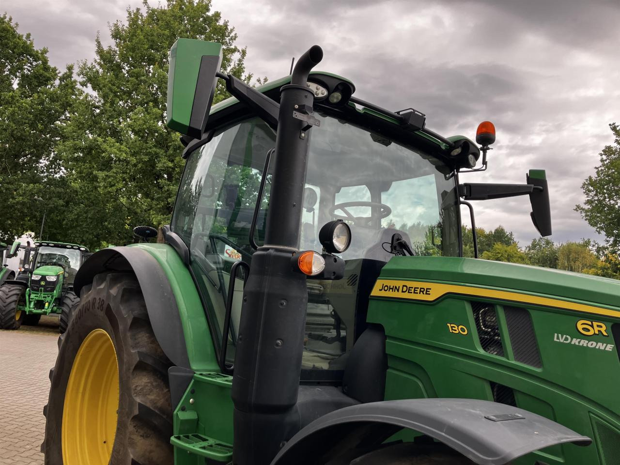 John Deere 6R 130 - Traktor: pilt 2 John Deere 6R 130 - Traktor: pilt 2