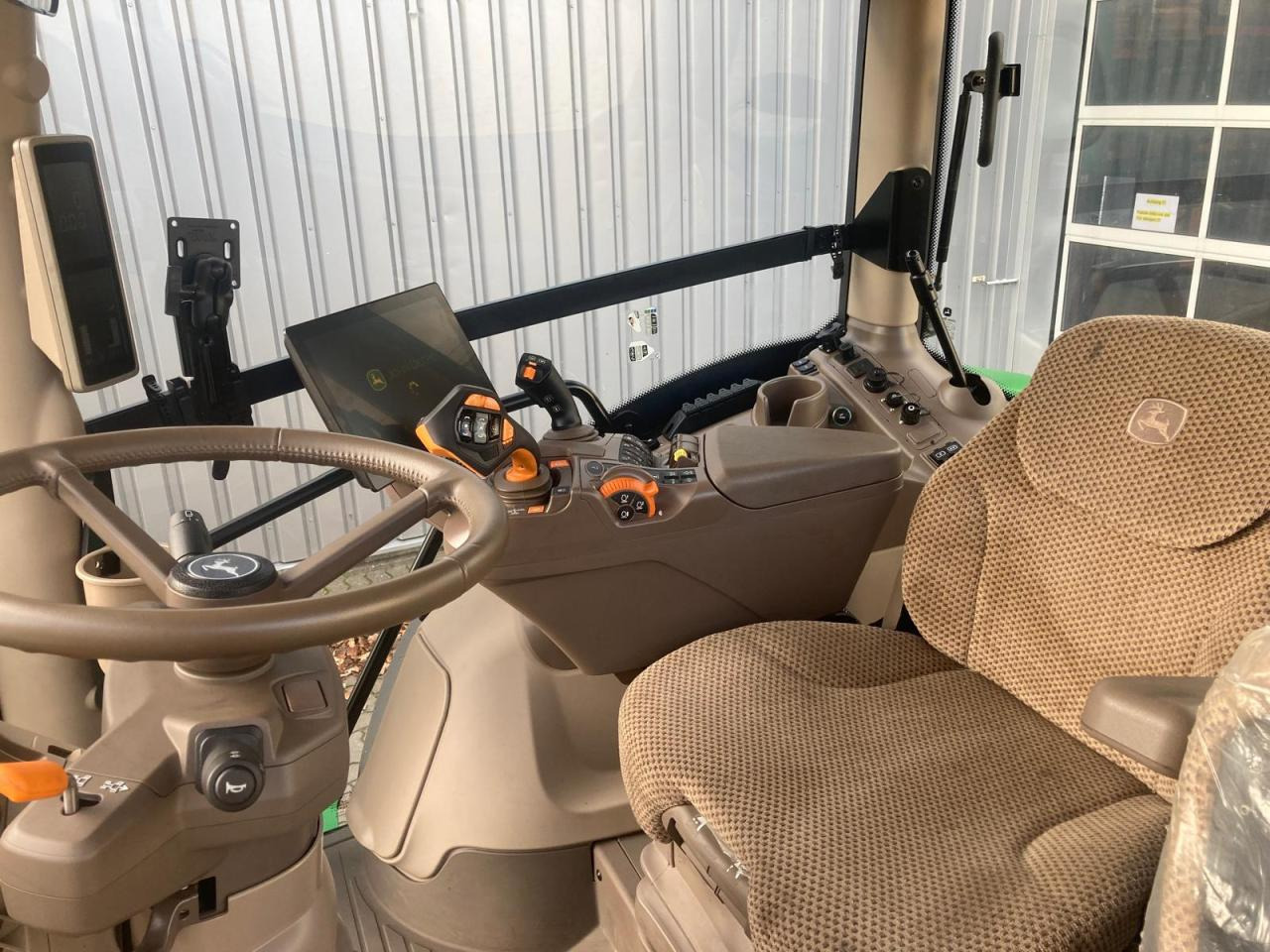 John Deere 6R 130 - Traktor: pilt 5 John Deere 6R 130 - Traktor: pilt 5