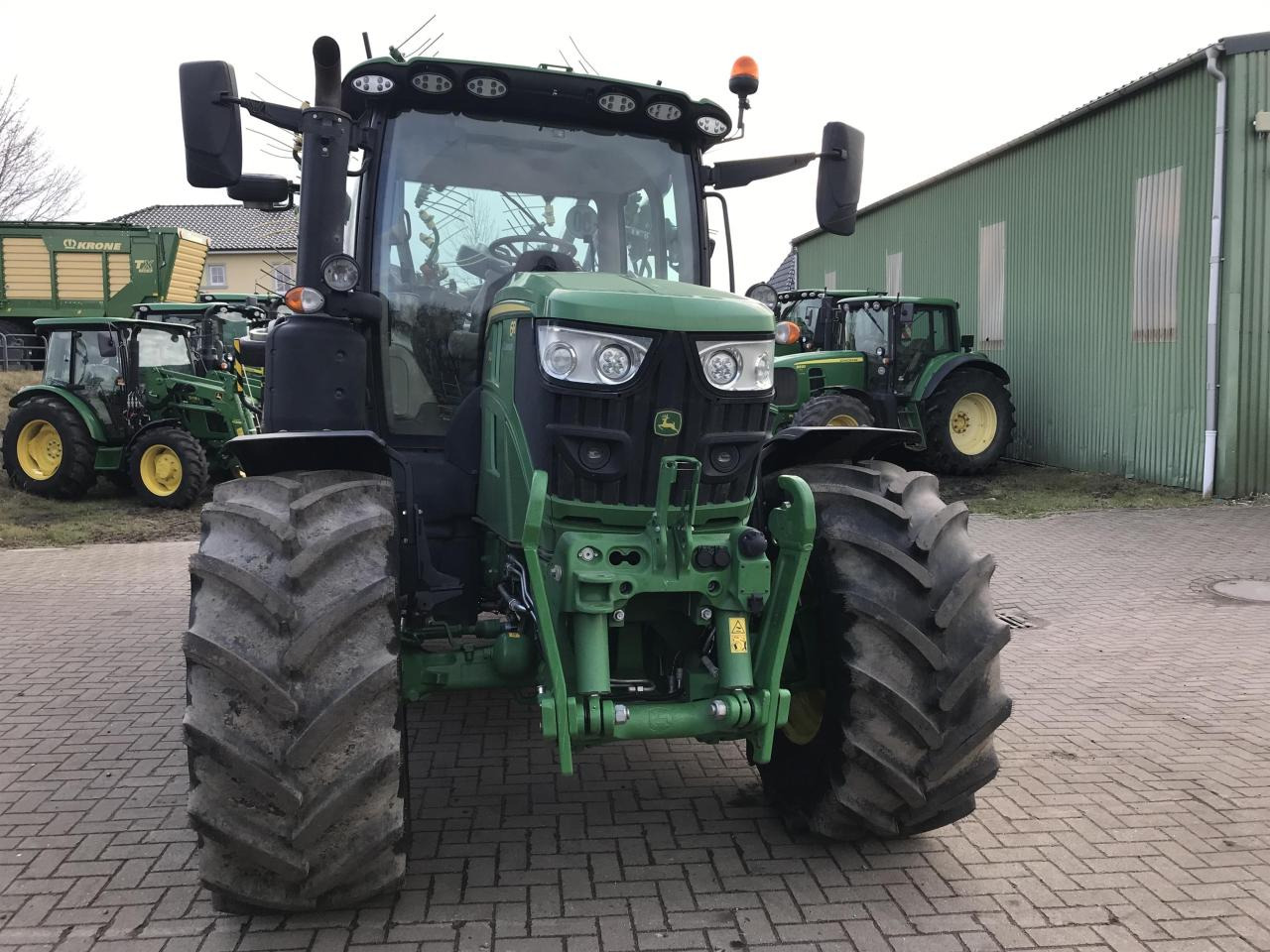 John Deere 6R 140 - Traktor: pilt 2 John Deere 6R 140 - Traktor: pilt 2